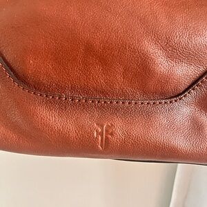 FRYE NWT Cognac Leather Side Pocket Hobo Bag Brown DB323
